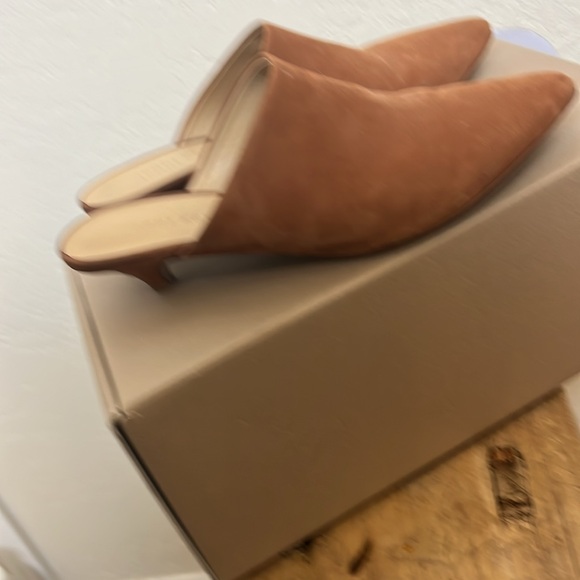 Jenni Kayne Walnut Color Oiled Leather Kitten Heeled Mules - Picture 12 of 16